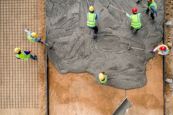 construction-worker-pouring-wet-concrete