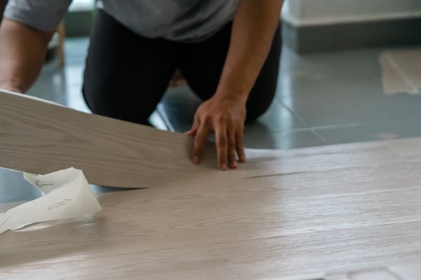 HOW DO YOU INSTALL VINYL SHEETS?