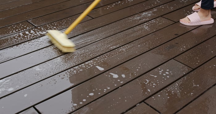 PROS AND CONS OF USING A SCRUB BRUSH TO CLEAN YOUR DECK